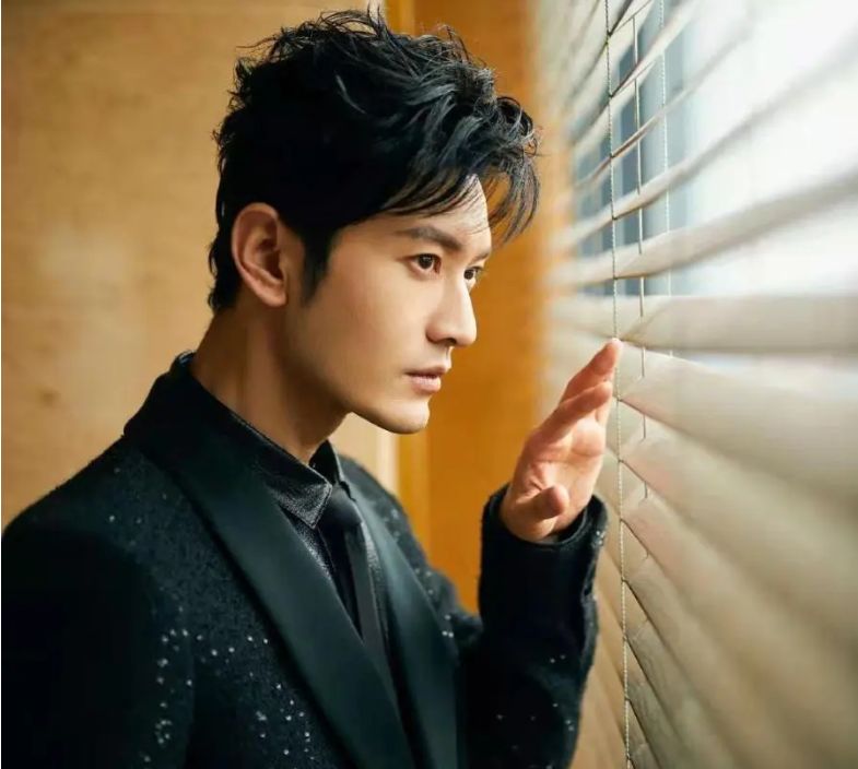 黄晓明|黄晓明疑似与叶珂深夜聚餐，女方身材火辣气质好，结束后一同回家