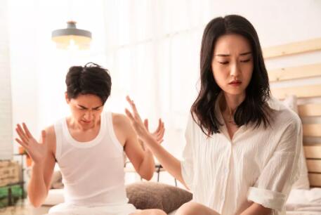70岁大爷悟出一个道理:在金钱面前,所谓的亲情不堪一击