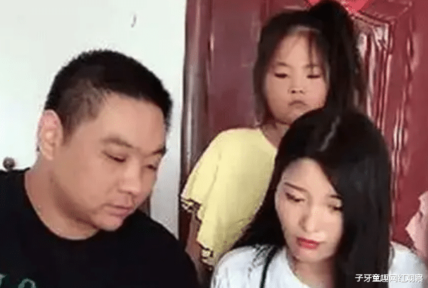 工地|张方方:靠卖惨爆红网络,被官媒揭穿真面目,如今的她怎么样了?