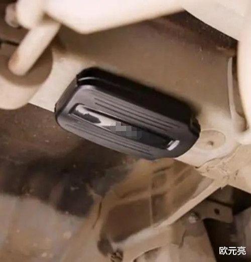 山东女子与同事车内发生关系,丈夫通过GPS赶到,冲动行为酿血案