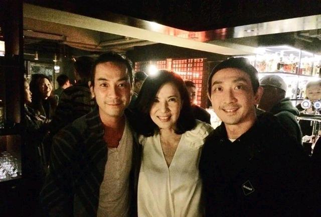 关秀媚|55岁关秀媚罕见露面 保养得宜曾卷醉驾风波星途尽毁