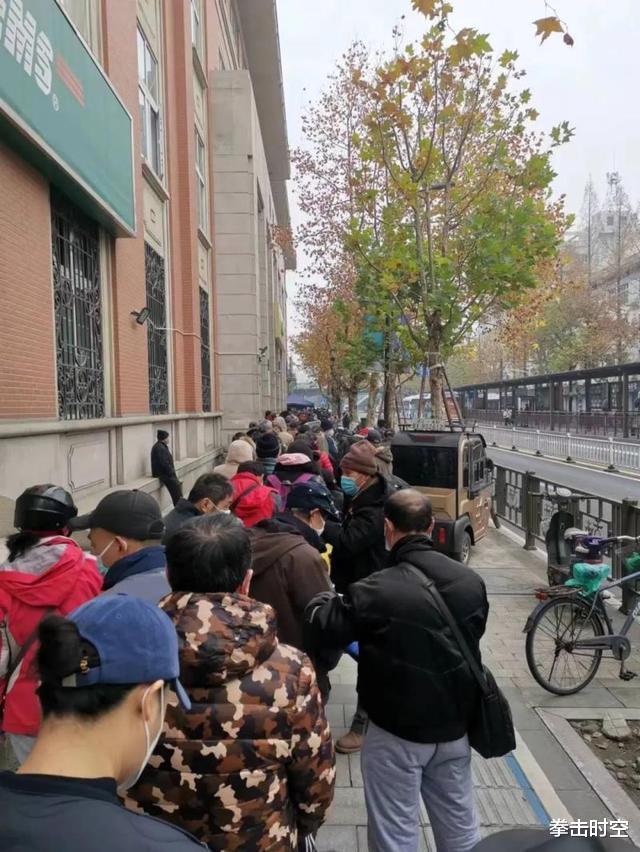 尴尬!司马南四次炮轰兔年邮票起反作用,黄永玉回应,邮票脱销了