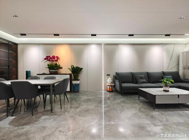 125平现代简约风格,全屋无主灯设计很时尚,进屋就被鞋柜迷住了