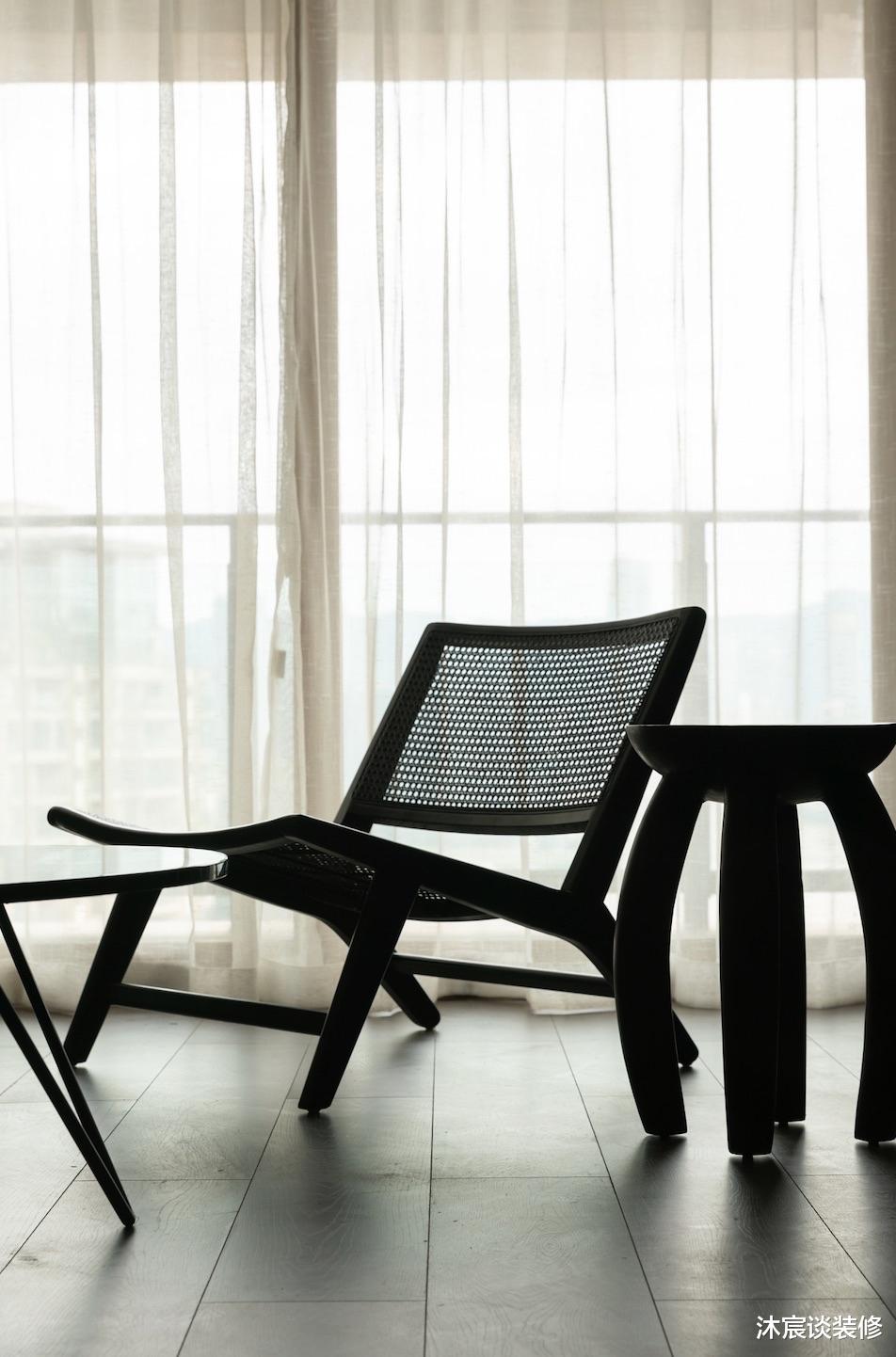 她家不豪华,氛围很清净,进屋就被治愈了,这正是我一直想找的家