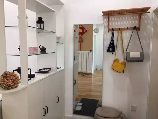小户型可以用鞋柜来隔出玄关,再也不怕进门就见到客厅