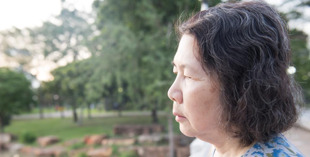 63岁阿姨:老伴走后留下20万存款,却因一个错误,如今无人给养老