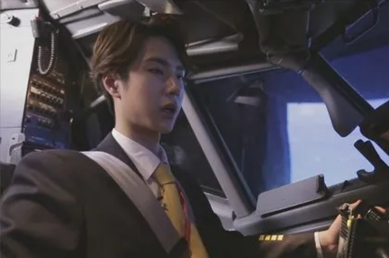 王一博|王一博被曝接拍《长空之王》,看到搭档的女主,网友:票房稳了