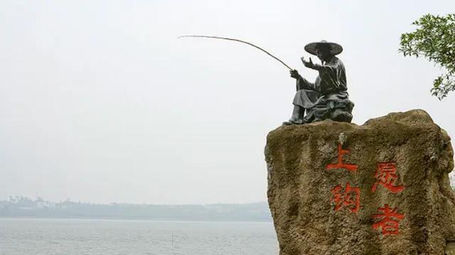 娄底|洛阳老人钓上一只“乌龟”，背插4箭，专家：一竿子钓上来18亿