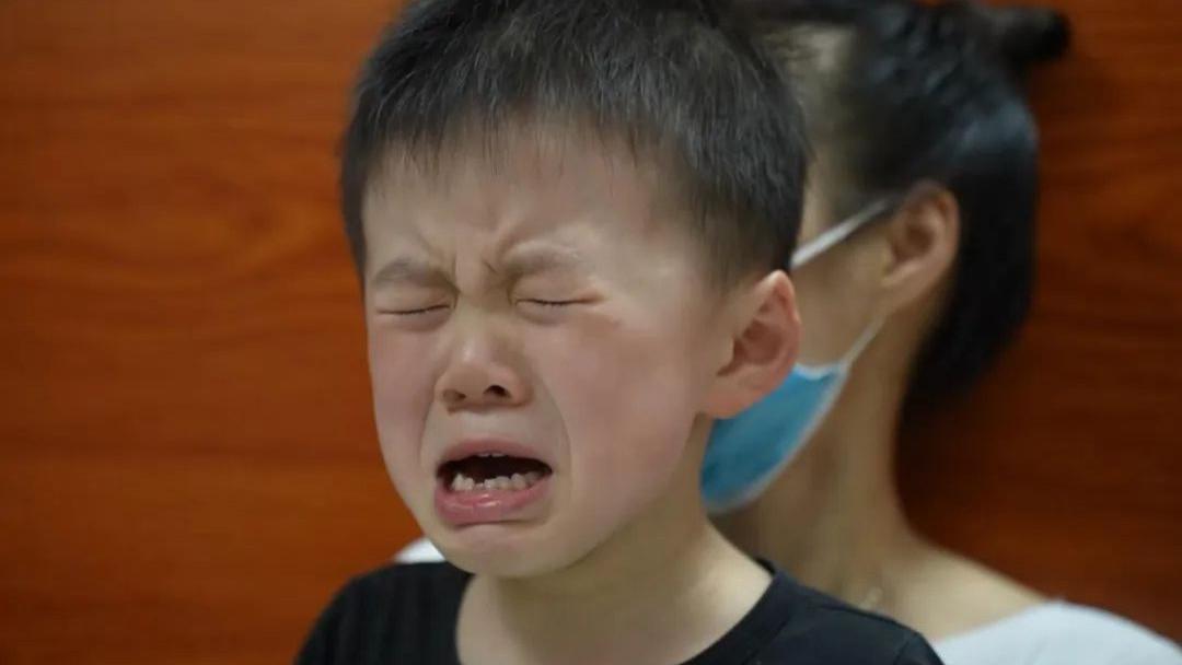 丈夫患病后俩儿子又确诊，年轻妈妈数次想一走了之，却难以割舍