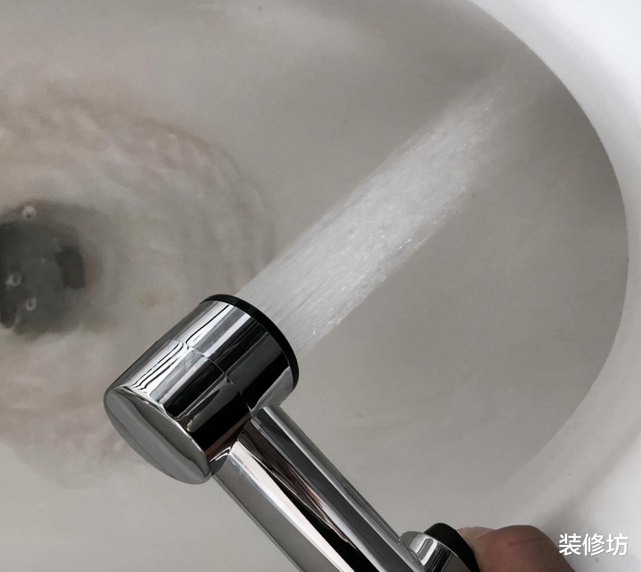 用完马桶，盖子需要放下还是打开？建议大家这样做，干净无异味