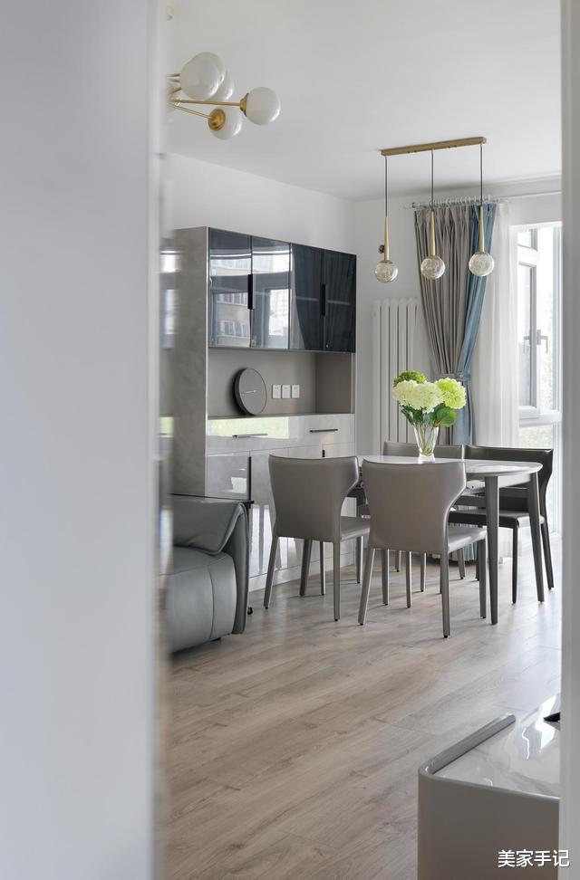 越来越多人不吊顶,不做背景墙,看看她家,明亮宽敞,以后照着装