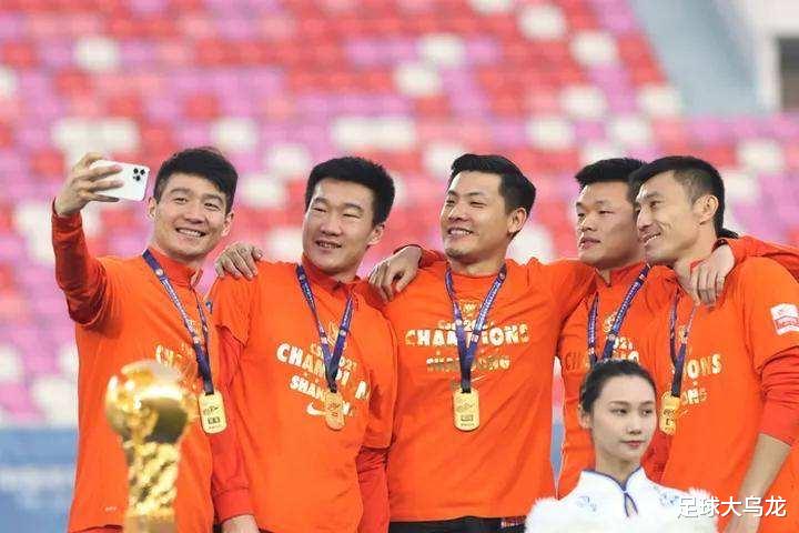 王大雷|王大雷真敢说！透露国足内部氛围：国脚被欠薪，士气萎靡，不想踢