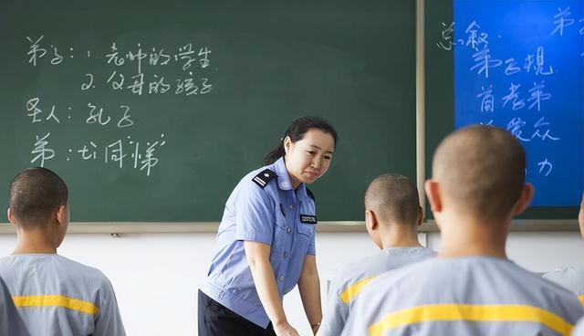 应届生|又一铁饭碗在4月公开招聘，五险二金福利好，应届生却直言被劝退