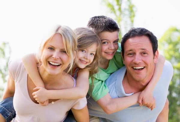 高跟鞋 女儿偷画口红穿高跟鞋被打：真正毁掉孩子的，其实是父母的无知