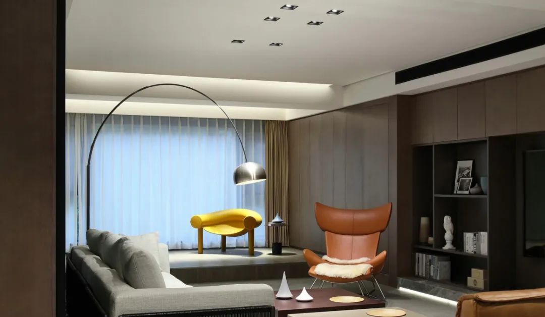 玻璃门+胡桃木色：120m2的现代极简风，全小区抢着参观！