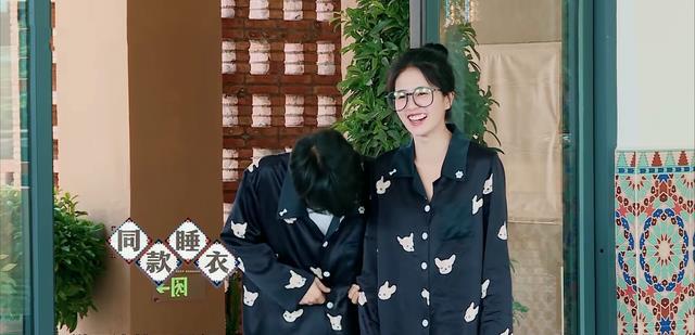 奔跑吧兄弟|《奔跑吧》收官上演睡衣秀，白鹿周深差点闹绯闻，露思状态好真实