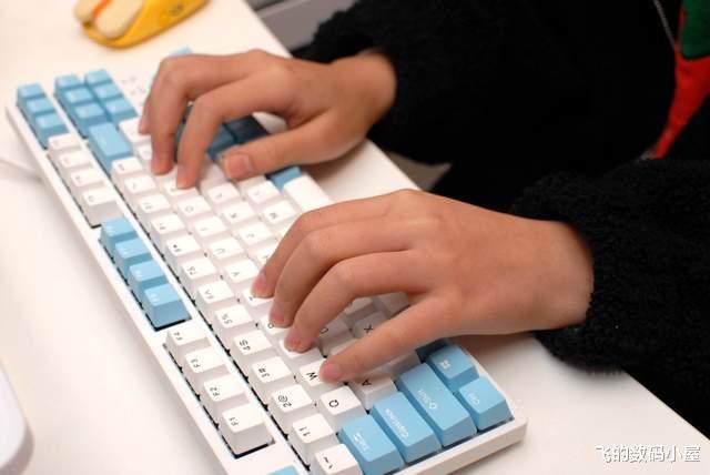 机械键盘|安静!声音太大影响办公,杜伽K320W金牛座三模机械键盘了解一下