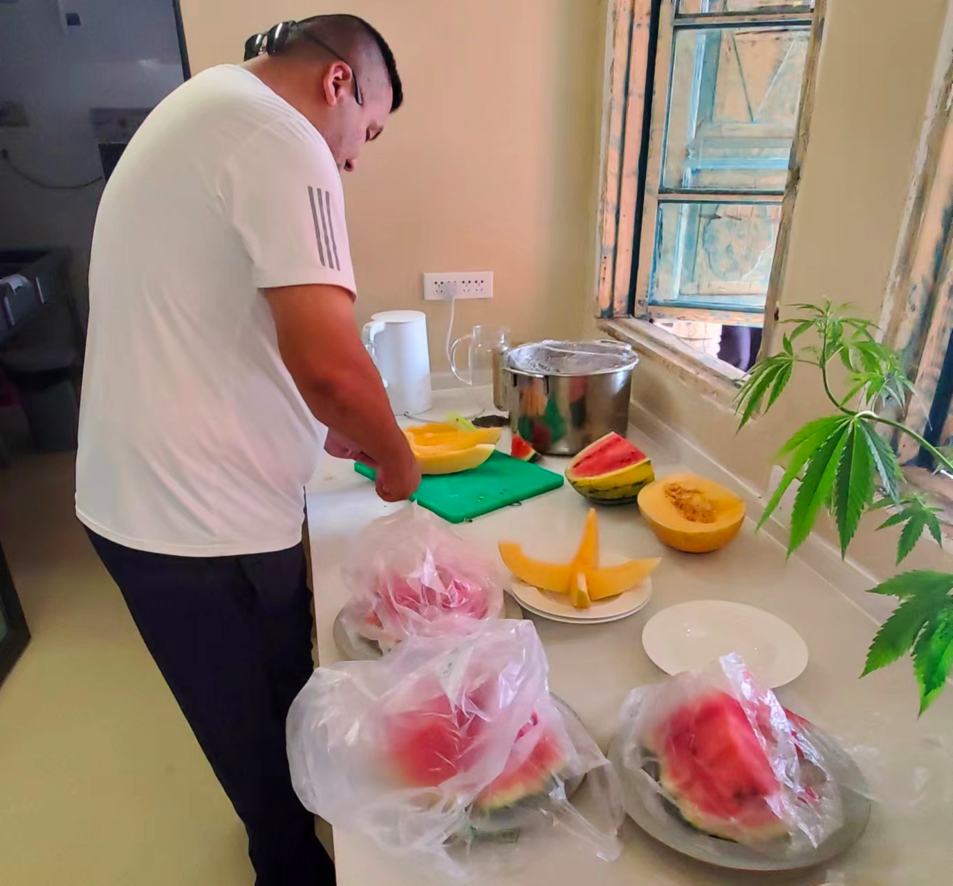 |普拉多包车价格2300元/天的新疆,依旧游客如潮,凭什么这么火?