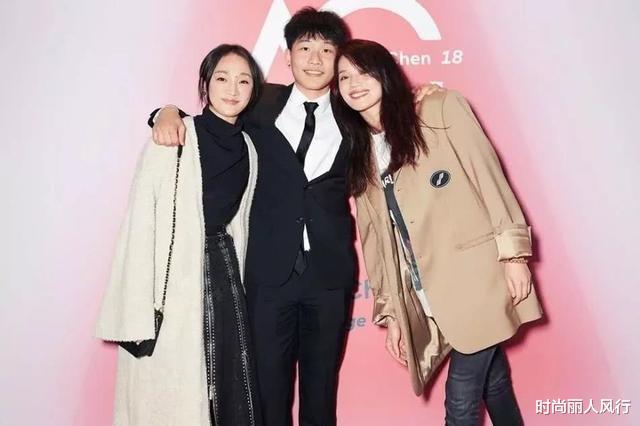 陈坤|陈坤儿子都这么帅了!19岁穿一身黑潮味不输爸爸,明星气质更浓