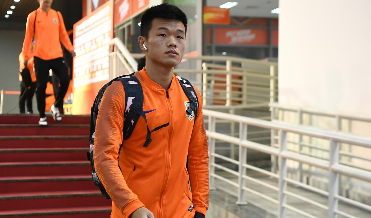 李霄鹏|3名U23！李霄鹏为国足打上鲜明烙印 李太守这绰号可不是白叫的