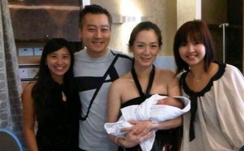 郑秀珍|?47岁郑秀珍拍浴袍照,曾是最美“何仙姑”,被骗8000万后靠按摩为生