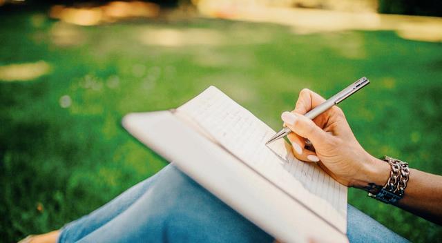 月嫂|90后女性,为何后悔生娃:“要带孩子,要工作,两件事都做不好”