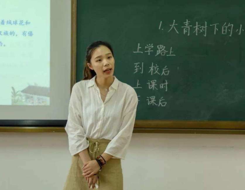 教师|全班学生凑钱为老师买蛋糕，本是诚意满满，看到成品后网友却笑了