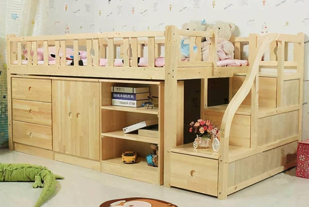 越来越多人在衣柜顶上装大床了，美观实用又不占地，太聪明了