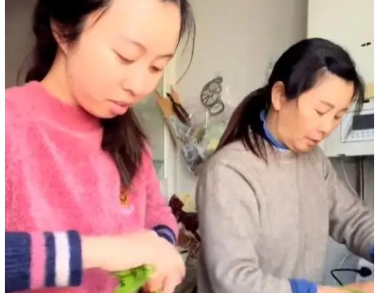 |田静直播感谢粉丝支持,坦言九江买房已在计划中,以后会越过越好