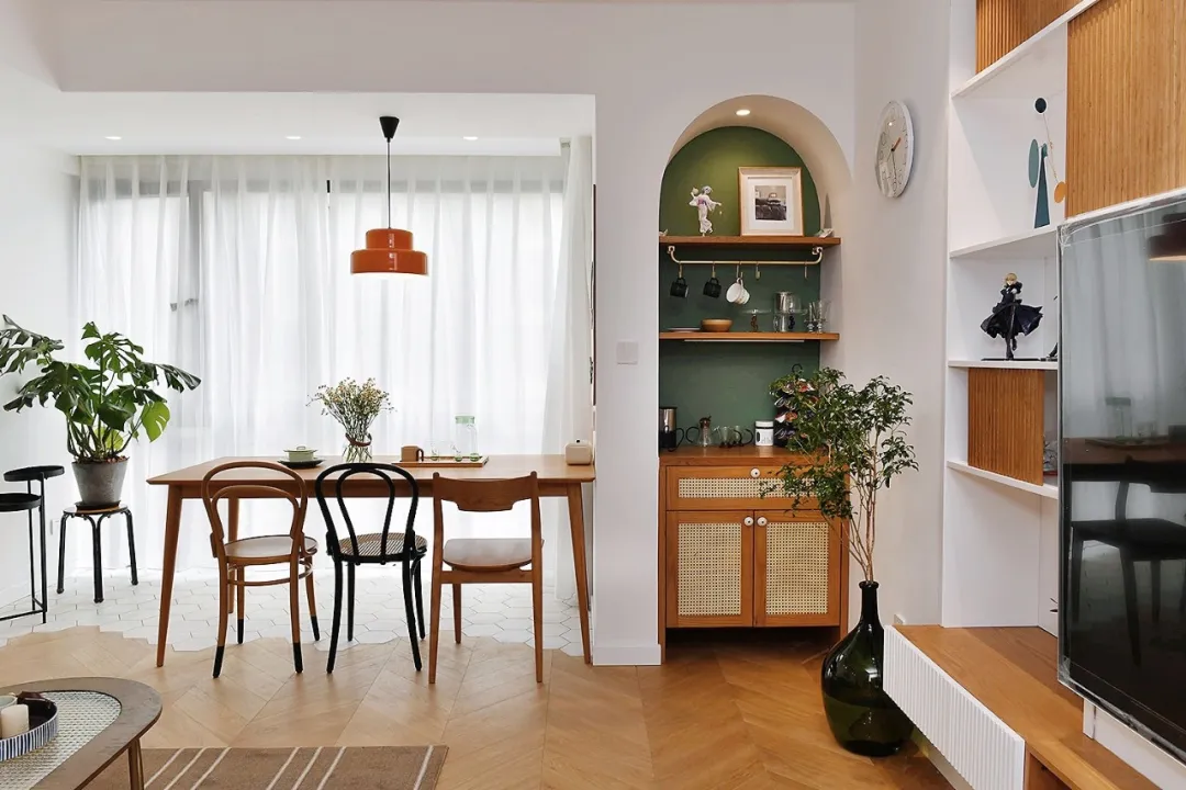 令人心动的85㎡混搭风设计,白、绿与木构造舒适空间!