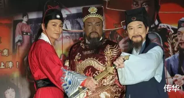 包青天|《包青天》有多离谱？10集剧情加到236集，何家劲失误太搞笑！