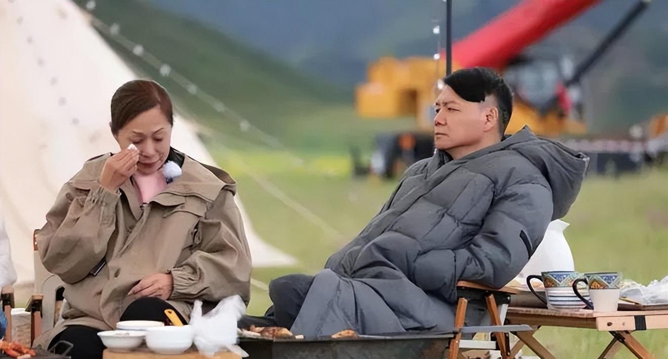 打麻将|63岁港星艾威为救老婆散尽家财，相识31年恩爱18年，因打麻将分居