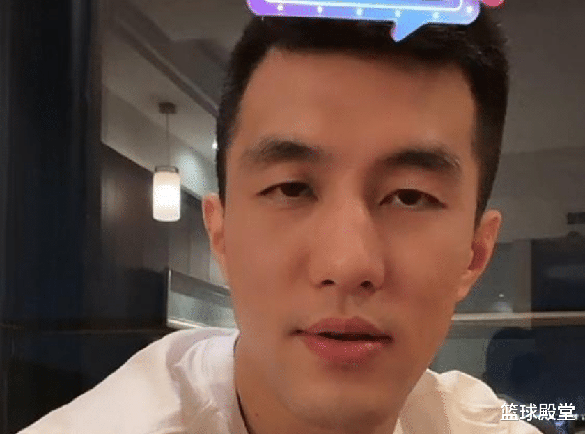 郭艾伦|郭艾伦深夜直播！回应留队+情绪低迷，展现手指破防，重提大集体