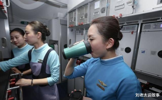 为啥空姐一般不会去吃飞机餐,哪怕是饿着难受?说出来你可能不信