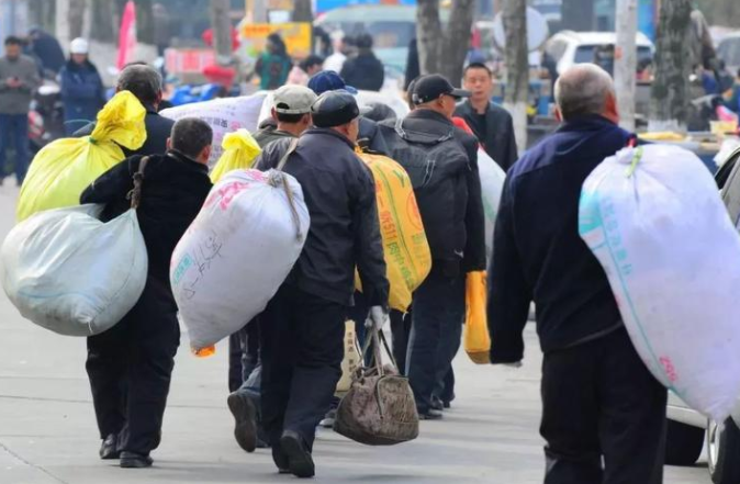 退休金|退休之后,还出去打工的人,多半是这五种人