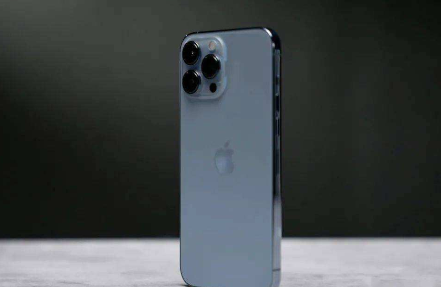 |苹果系统相对封闭,安全性高,使用起来更稳定,不过限制很多