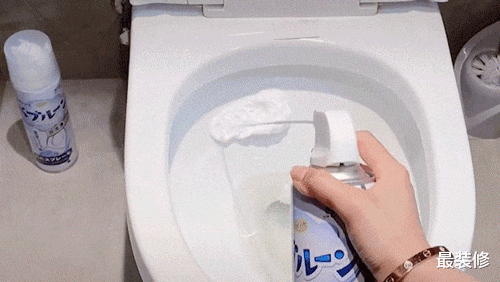 上厕所遇到马桶溅水怎么办?教你正确做法,告别细菌滋生!