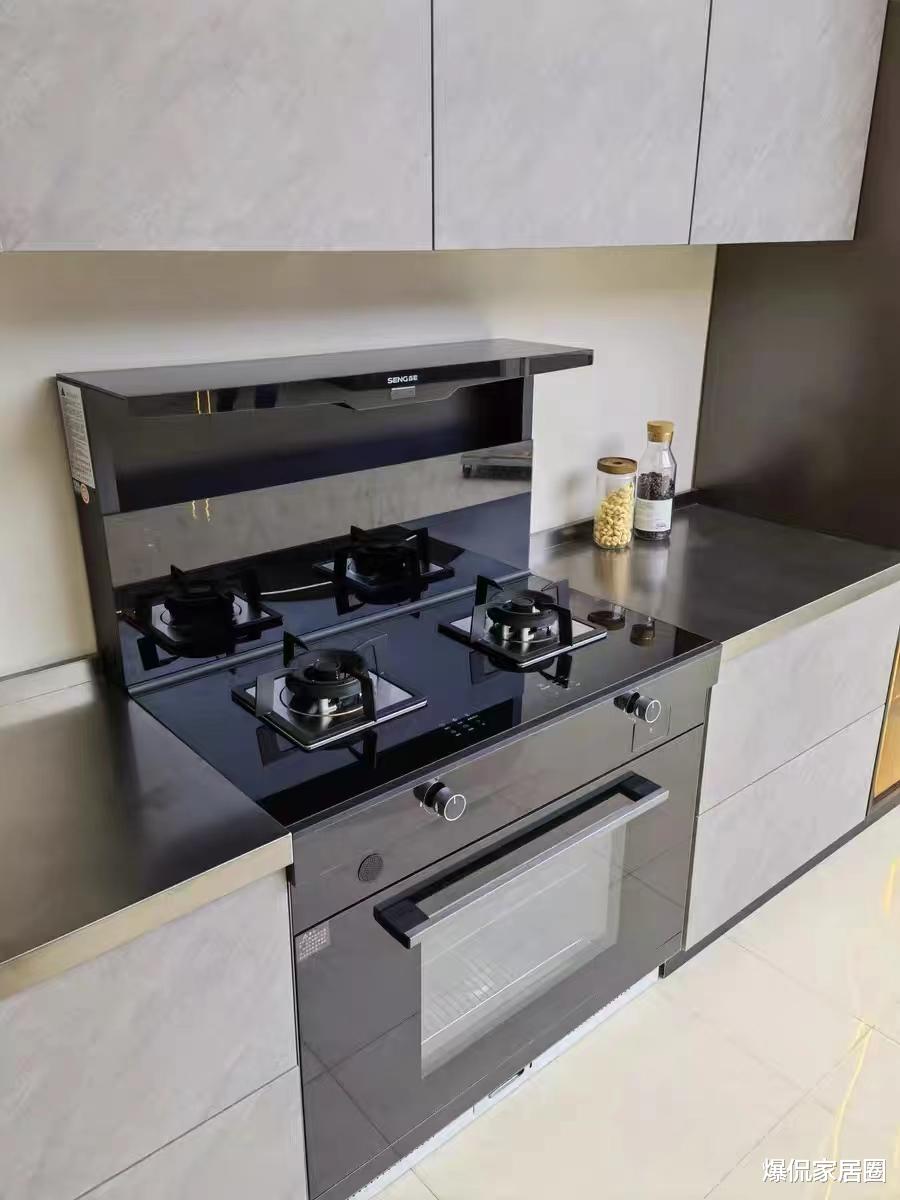 侧吸油烟机和集成灶哪个好？5个方面仔细对比，结果一目了然