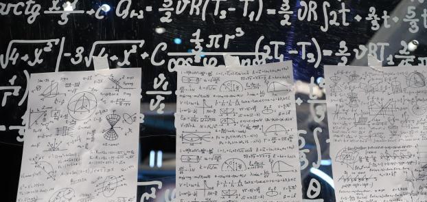 张若昀|《大侦探8》第三案房间布置：张若昀身份呼之欲出，吴昕嫌疑较大