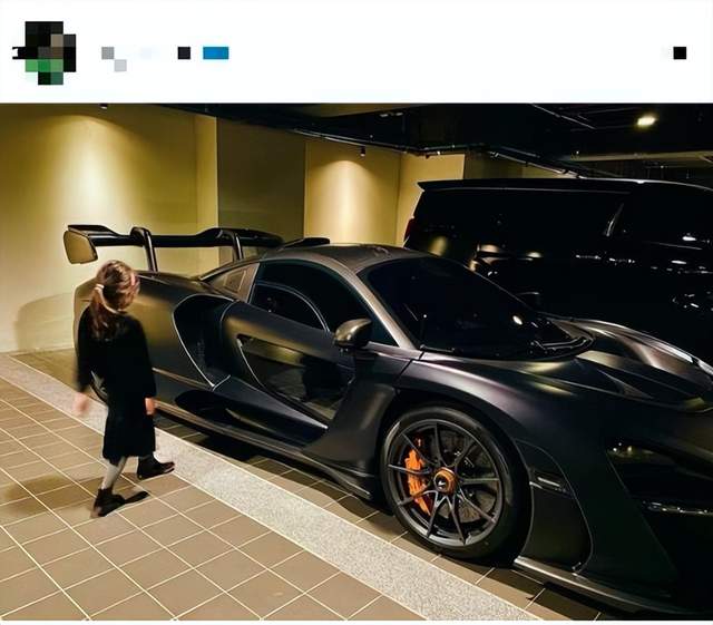 周杰伦|周杰伦上亿豪宅疑曝光！儿子坐百万豪车回家，全身名牌服装近千元