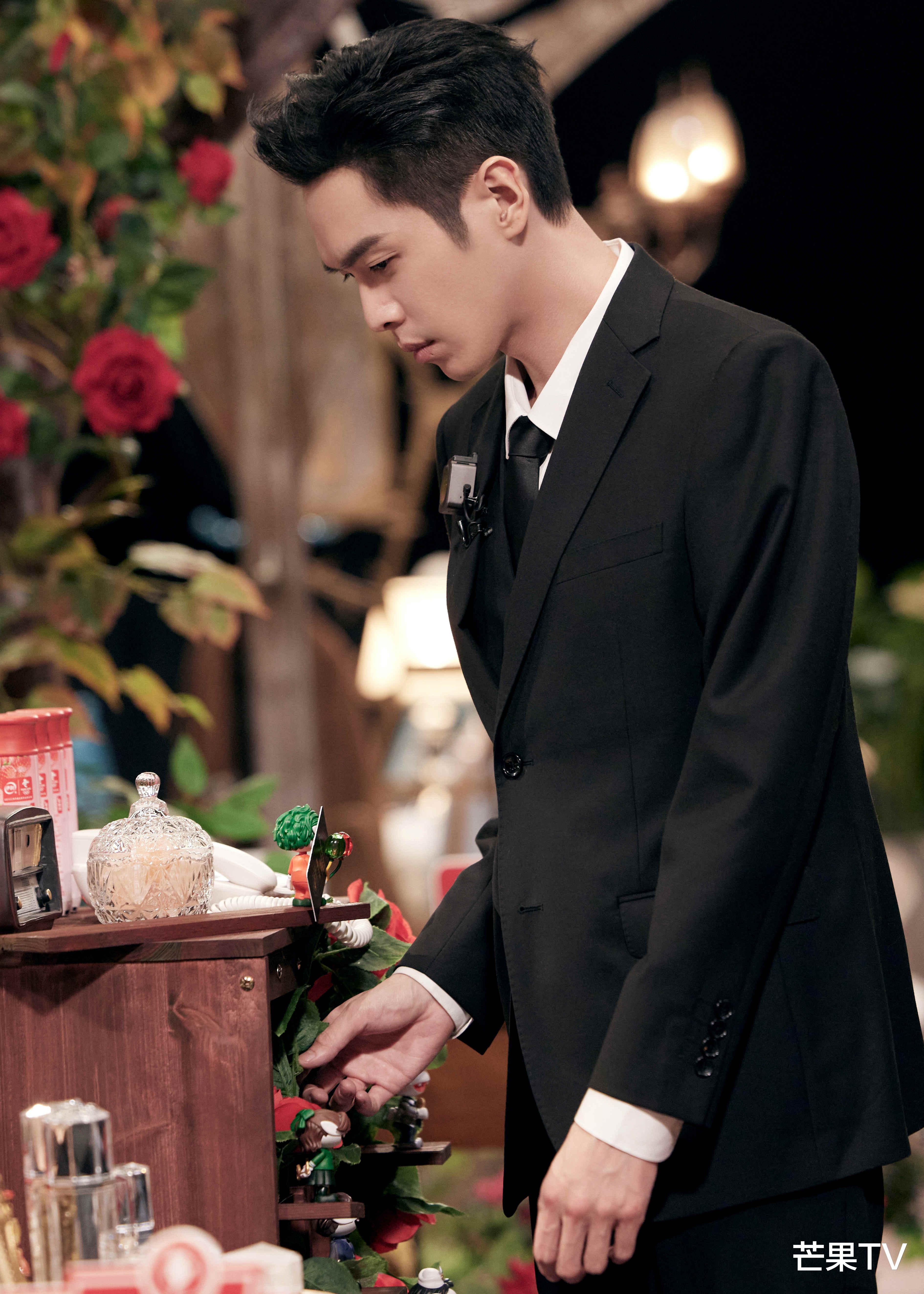 职场霸凌|《大侦探7》“连环案”剧情反转不断 何炅呼吁要对职场霸凌说“不”