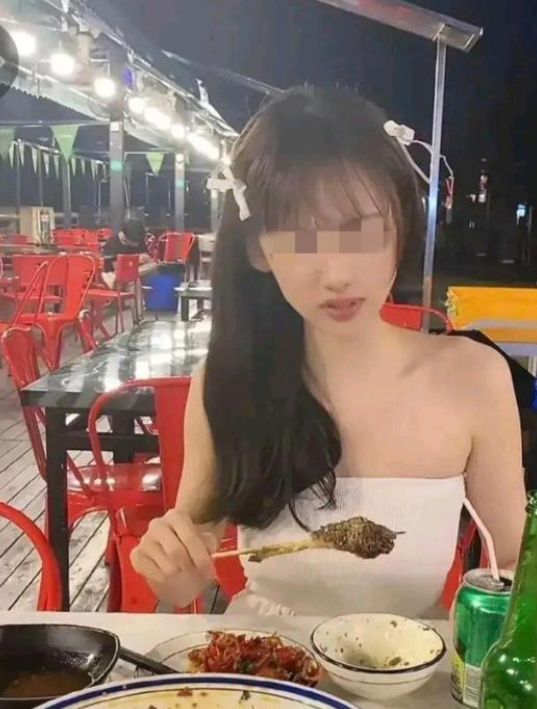 男子相亲途中提出去洗手间,不料女方说了一句话,让男方尴尬不已