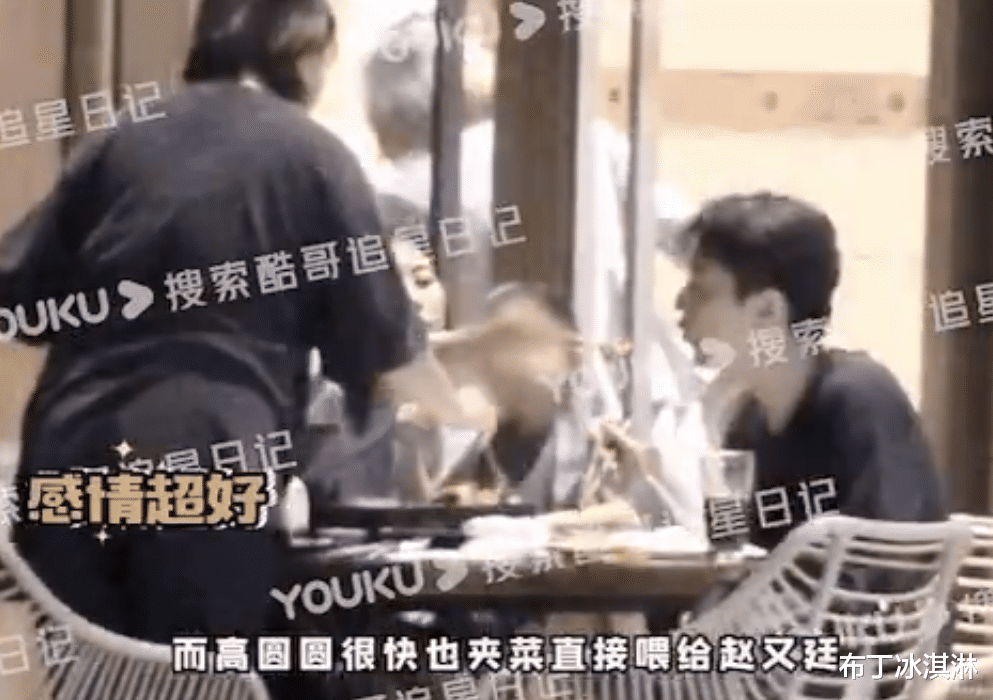 高圆圆|高圆圆赵又廷带女儿外出聚餐，一家三口互相投食，感情好