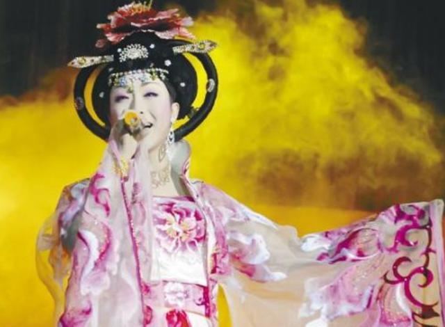 孙俪|京剧大师梅葆玖评价李玉刚:打着梅兰芳旗号,却是博人一笑的小丑