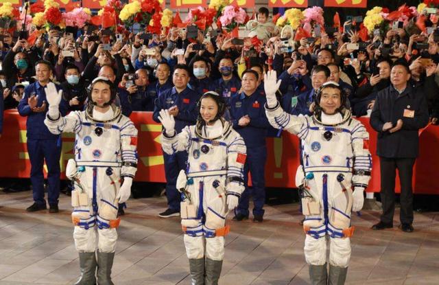 74天恢复!神舟13号航天员再次跟大家见面,今年还会执行任务吗?