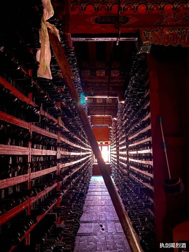 溧阳|四川有个县,与西藏隔江相望,县城狭窄两边是悬崖,令人望而生畏