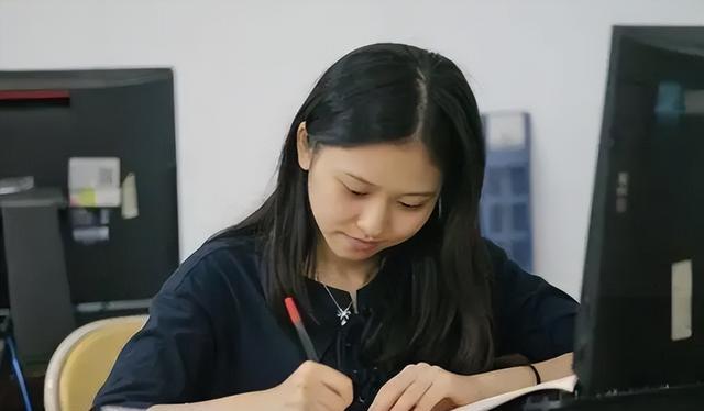 教师|毕业生职业幸福指数排名,教师和科研人员排名不佳,榜首是香饽饽