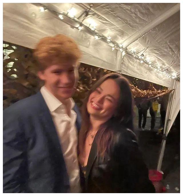 邓文迪|邓文迪默克多21岁大女儿恋爱了！顶级白富美大方晒照秀恩爱引关注