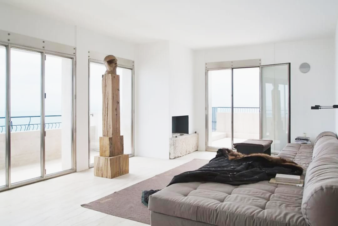 59岁昔日男神砸2亿装修,200m2改成一室0厅,洗澡如厕无遮挡:欧阳娜娜爱他啥?