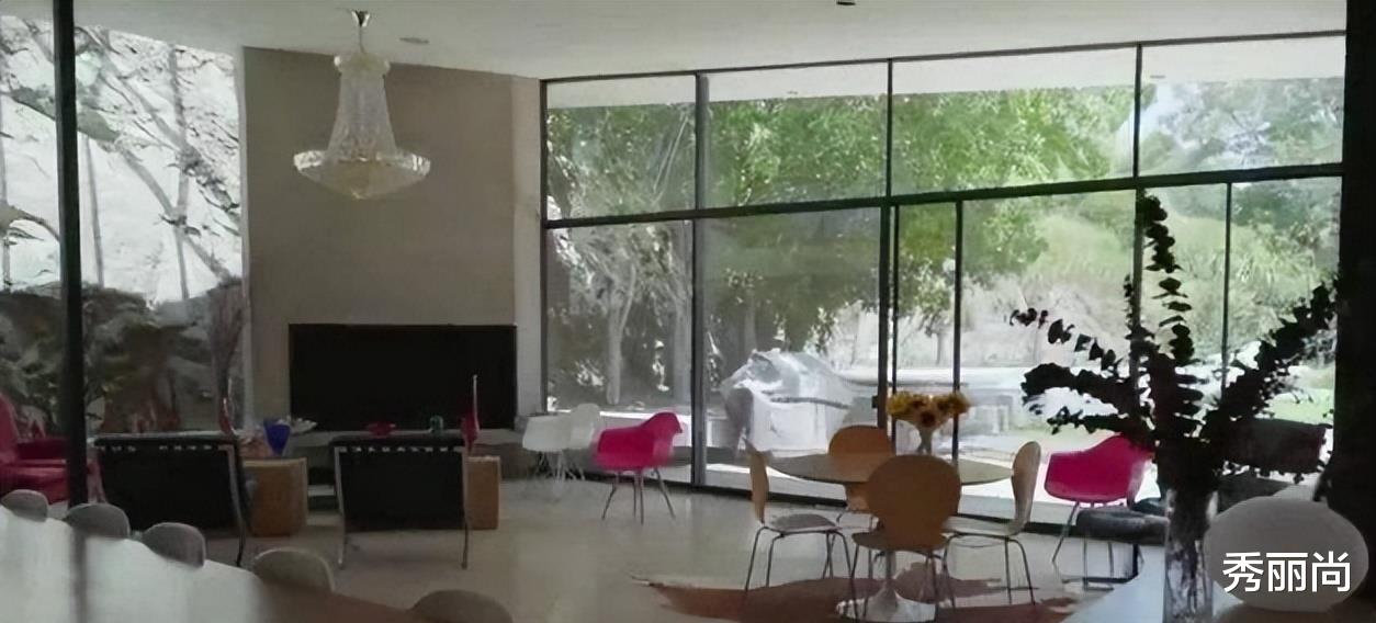 看似“平平无奇”，实则家世显赫！这12位明星的父母富得流油